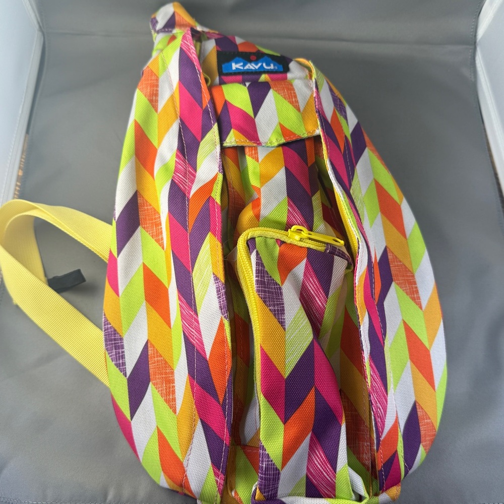 KAVU Rope Sling Bag – Multicolor Chevron Geometric Print Crossbody Backpack - Picture 3 of 8